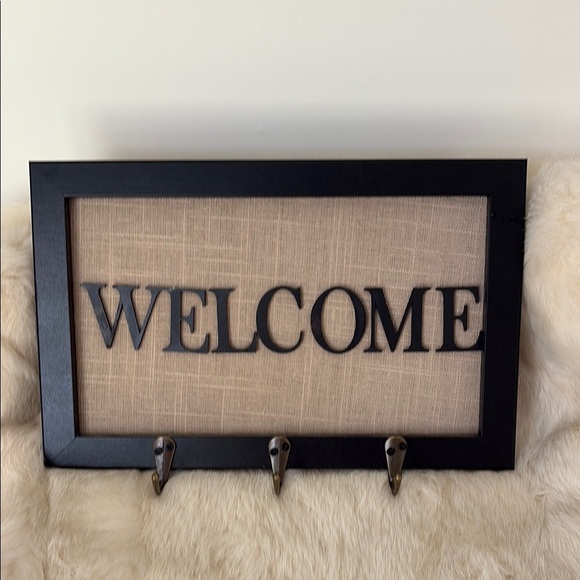 Black Welcome Wall Decor with Hooks - Picture 1 of 4